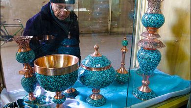فیروزه‌کوبی؛ شکوه سنگ آسمانی بر سینه فلزات اصفهان