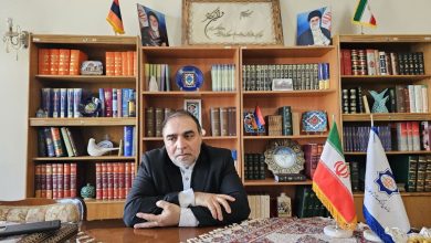 اهدای دو اثر ایرانی به موزه نسخ خطی ارمنستان